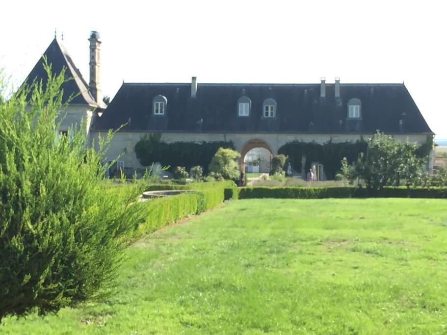 Charming Romantic Tower In Chateau Estate Ocquerre Exterior photo